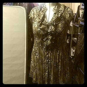 Women's Tunic w/ Ruffled Neckline